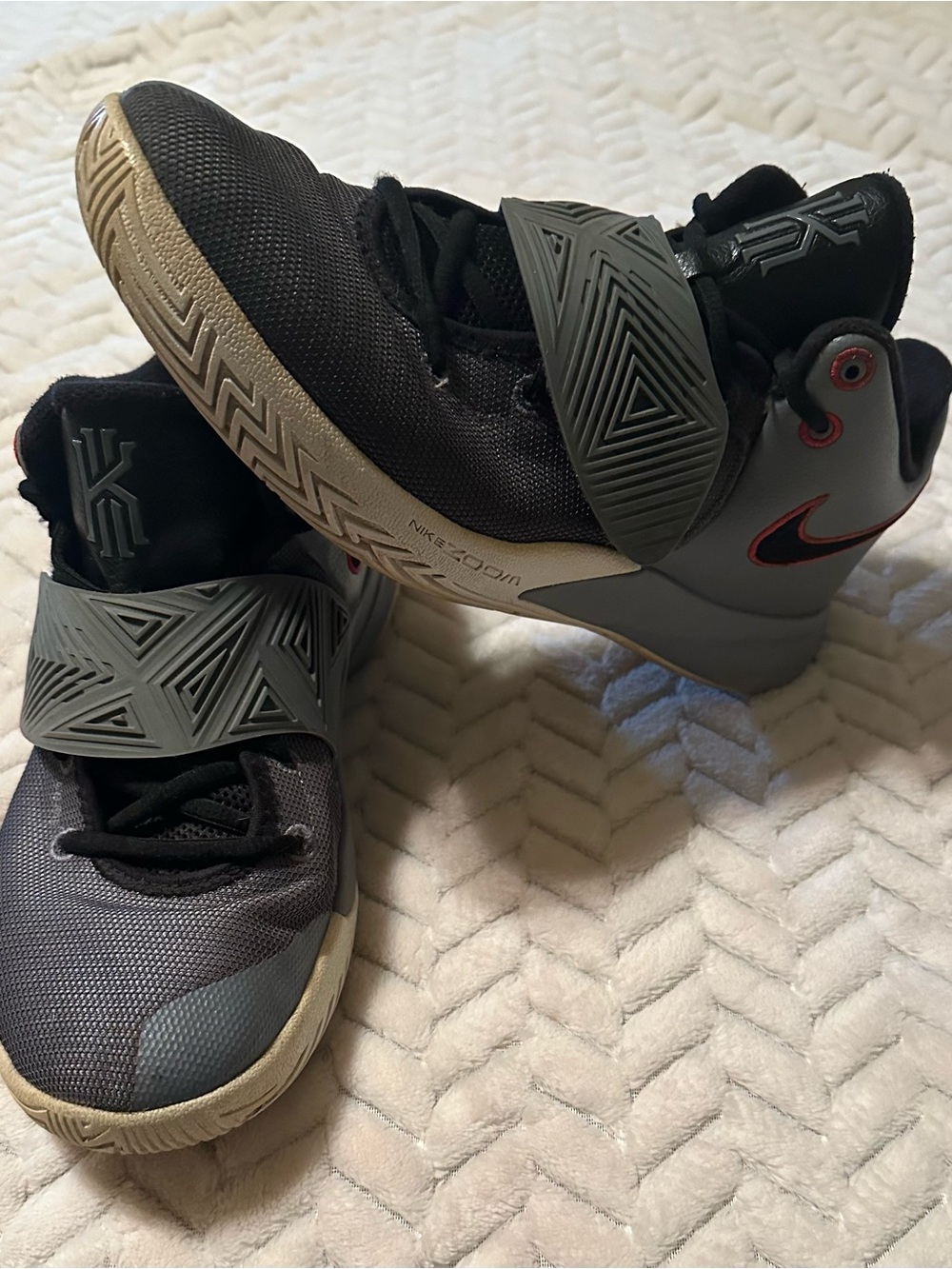 Men’s Nike Kyrie Flytrap 3 'Cool Grey' Size 10.5